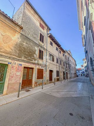 Dignano, casa autoctona con vista mare nel centro della città