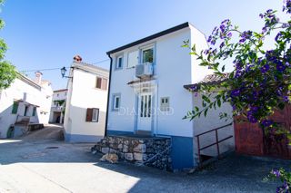 BRSEČ, CASA AUTOCTONA IN PIETRA RISTRUTTURATA NEL CENTRO