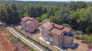 Umago, dintorni, casa indipendente in una posizione tranquilla!