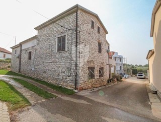 Casa in pietra d'Istria in una posizione tranquilla vicino a Umago