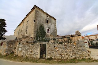 Puntera, casa da ristrutturare con vista mare