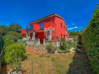Zona di Umago, casa indipendente poco distante dal mare