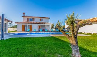 Medulin, dintorni, bella casa con piscina