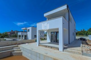 Dignano, nuova casa moderna con piscina