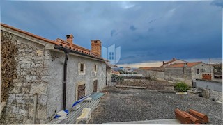 Opportunità di ristrutturazione! Casa a schiera con vista mare, Peruški! 