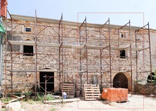 Opportunità! Casa in pietra da adattare nelle vicinanze di Buie!
