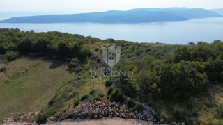 Brseč, terreno edificabile con bellissima vista sul mare