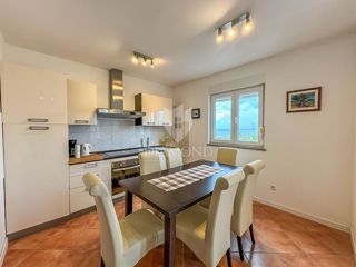 Umago, dintorni, confortevole appartamento con vista mare!