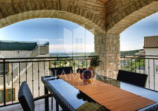 Pola dintorni - confortevole appartamento con piscina-VISTA MARE