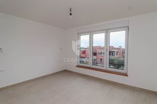 Istria, Umago, appartamento con ascensore a 300m dal mare e dalla spiaggia!