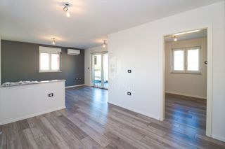 Parenzo, dintorni, appartamento nuovo rifinito al primo piano!