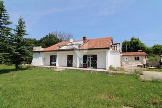 Labin, casa familiare con 5 appartamenti