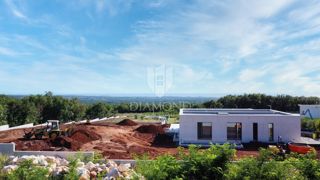 Zona di Parenzo – Ampio Terreno con Vista Panoramica