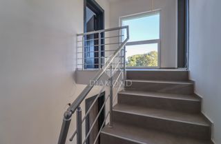 Nuovo appartamento a Medolino: 2 camere da letto, design moderno