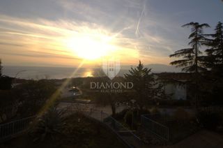 RIJEKA, KOSTRENA - Appartamento con splendida vista mare, 2 camere da letto + soggiorno