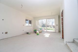 Ližnjan, appartamento duplex con giardino, a 1 km dal mare!