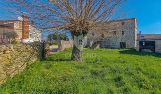 Svetvinčenat, spaziosa casa in pietra pronta a risplendere di nuovo