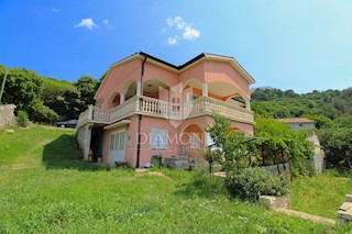 Plomin, casa a due piani con bella vista