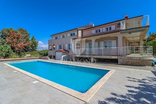 Rovigno, dintorni, casa con piscina e vista mare