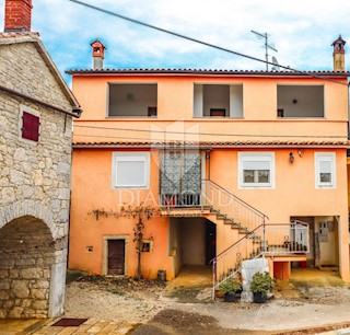 Parenzo, dintorni, casa con ampio terreno edificabile!