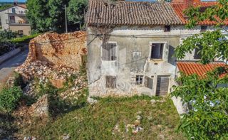 Pula, dintorni, vecchia casa istriana con terreno