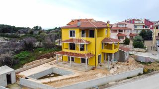 Premantura, unica villa 5 stelle circondata dal mare