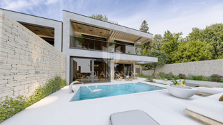 Lovrečica! Villa di lusso a 100 m dal mare!