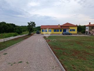 Labin, dintorni, casa ad un piano di nuova costruzione con ampio giardino
