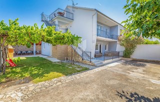 Medolino, casa vicino al mare con tre appartamenti