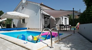 Pola, Marčana, fantastica casa vacanze con piscina 