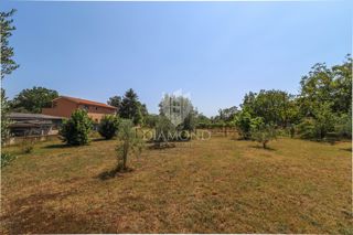 Eccellente terreno edificabile a Loborica! 