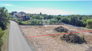 Terreno edificabile ad uso misto a Ližnjan!