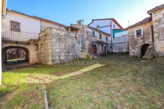 L'Istria centrale, un bellissimo complesso di case che trasudano storia