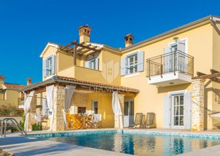 Villa con piscina e vista mare, nei dintorni di Svetvinčenat