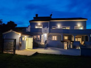 Cittanova, dintorni, casa con 6 appartamenti a 350 m dal mare