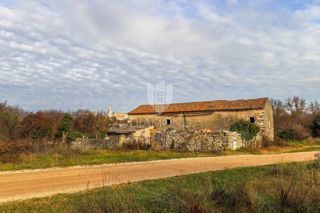 Valle, casa in pietra isolata da ristrutturare