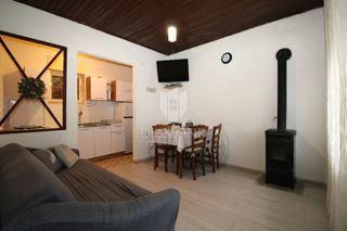 RIJEKA, ČAVLE – CASA CON CORTILE