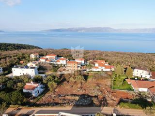 Attraente terreno edificabile con vista mare