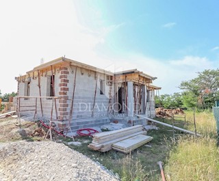 Kanfanar, dintorni, nuova casa con piscina nella natura