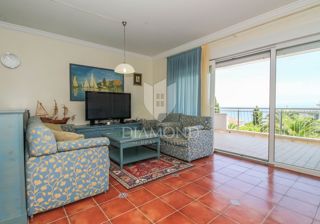 Crveni vrh, appartamento con bellissima vista sul mare!