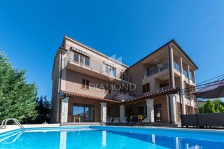 Medolino, dintorni, casa con quattro appartamenti vicino al mare
