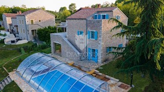 Istria centrale, Villa in pietra con piscina riscaldata