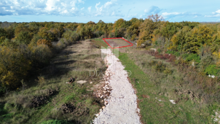 Svetvinčenat, ottimo terreno in una posizione tranquilla