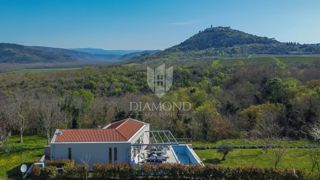 Zona di Montona, villa moderna con vista su Montona
