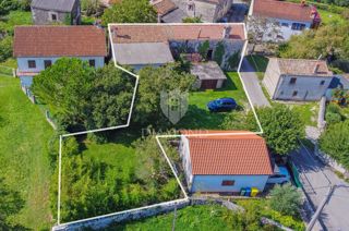 Complesso di case autoctone istriane da ristrutturare nelle vicinanze di Buje