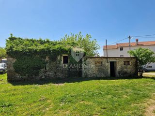 Casa in pietra, antica, zona di Labin