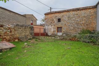 Gimino, dintorni, due case in pietra in un posto tranquillo