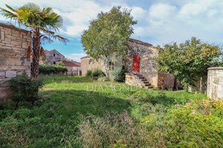 Rovigno, dintorni, complesso in pietra con potenziale