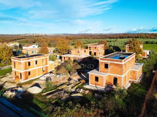 Parenzo, un'imponente villa con piscina in un posto tranquillo!