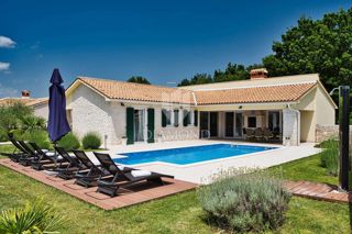 Albona, Villa con piscina